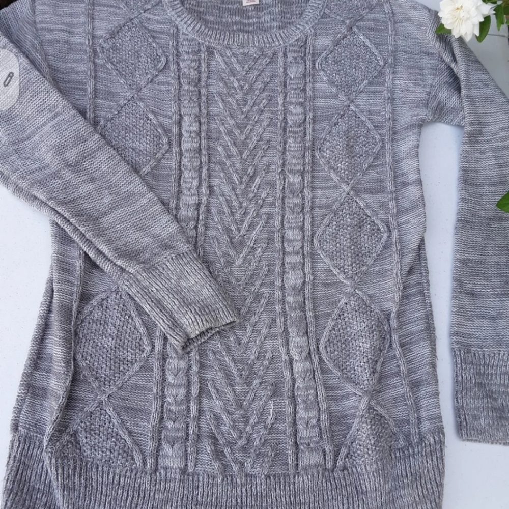 Woman's knit top , size med, Mossimo brand